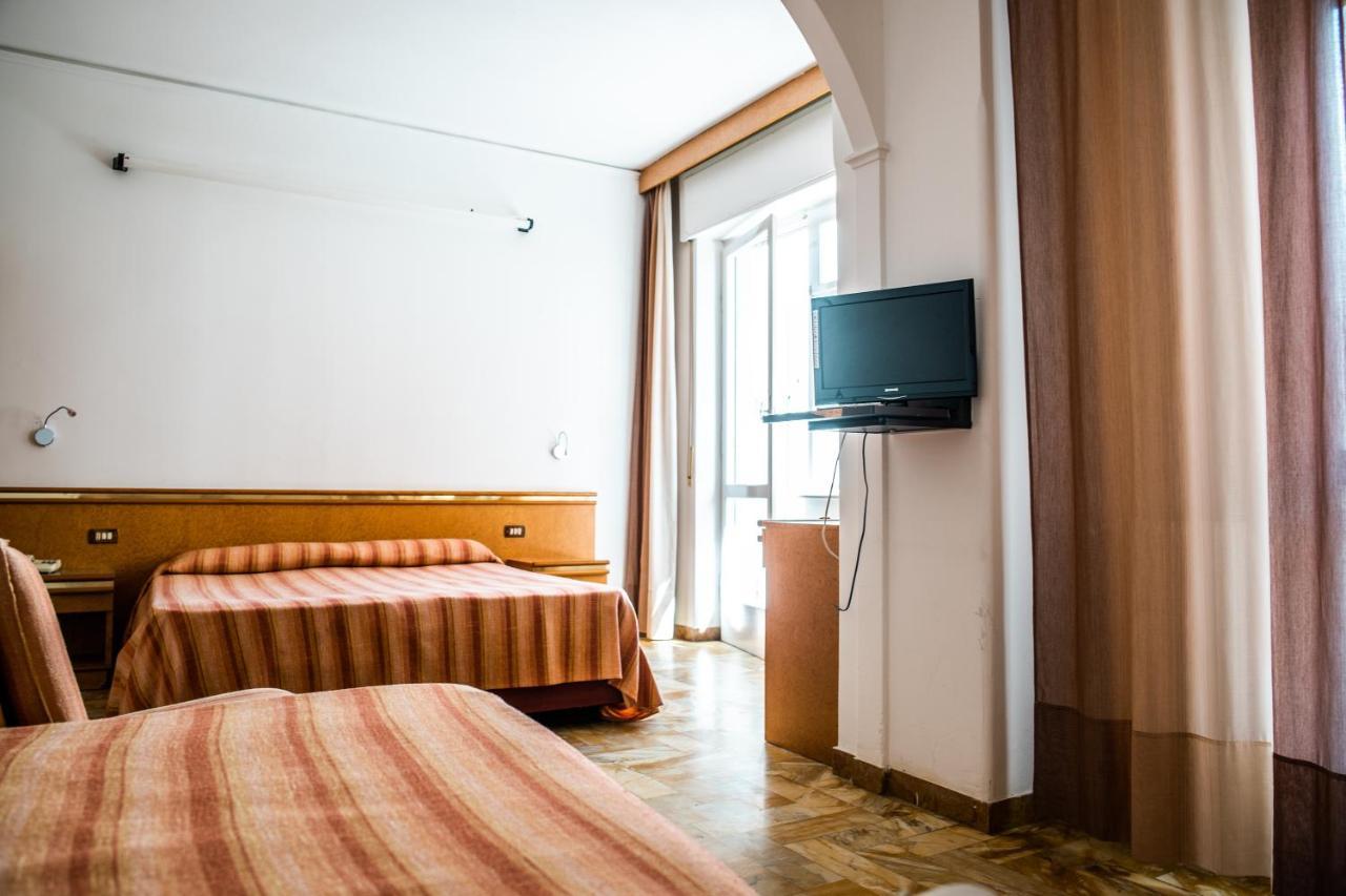 Hotel West End Alassio Esterno foto