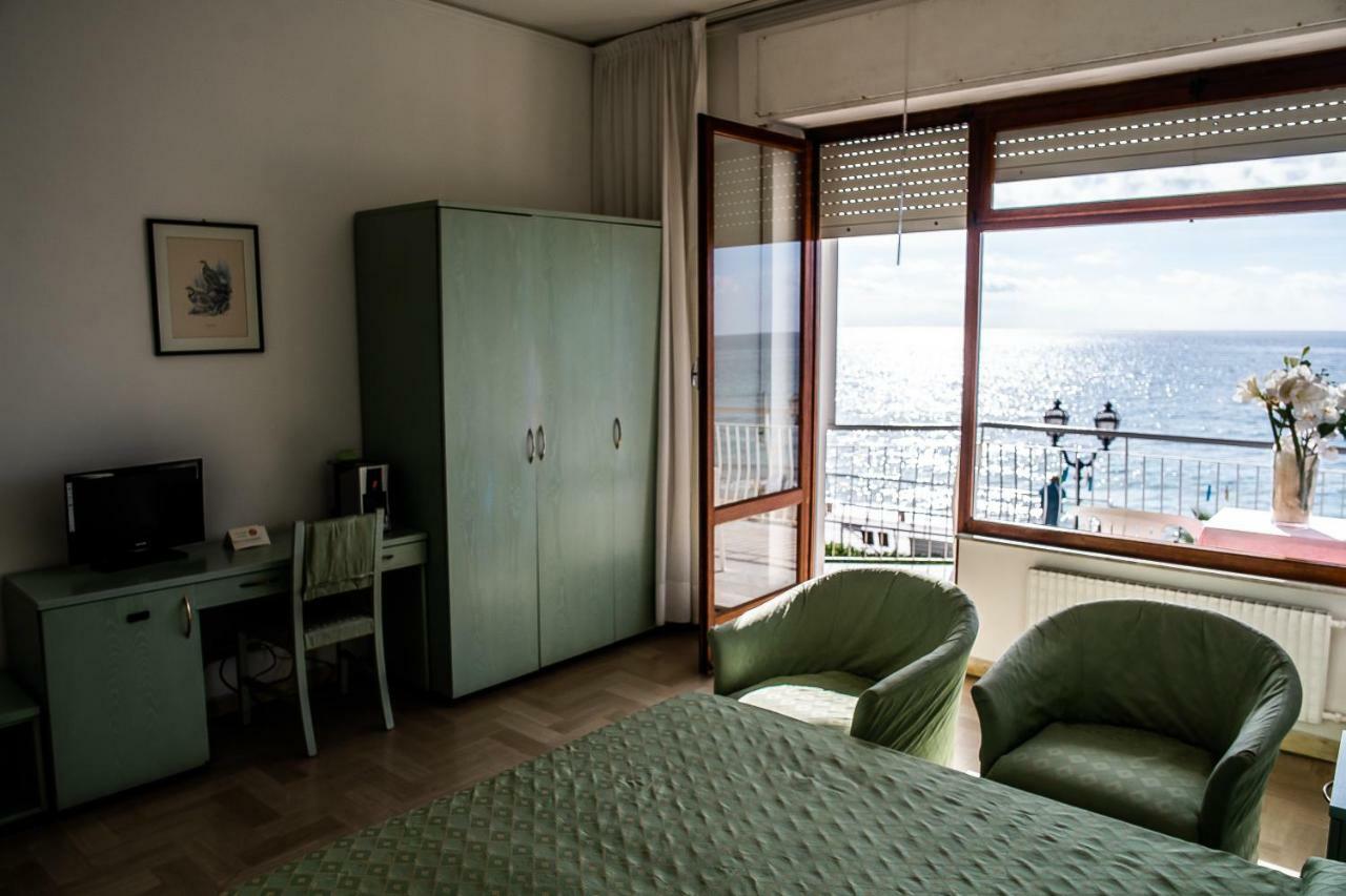 Hotel West End Alassio Esterno foto