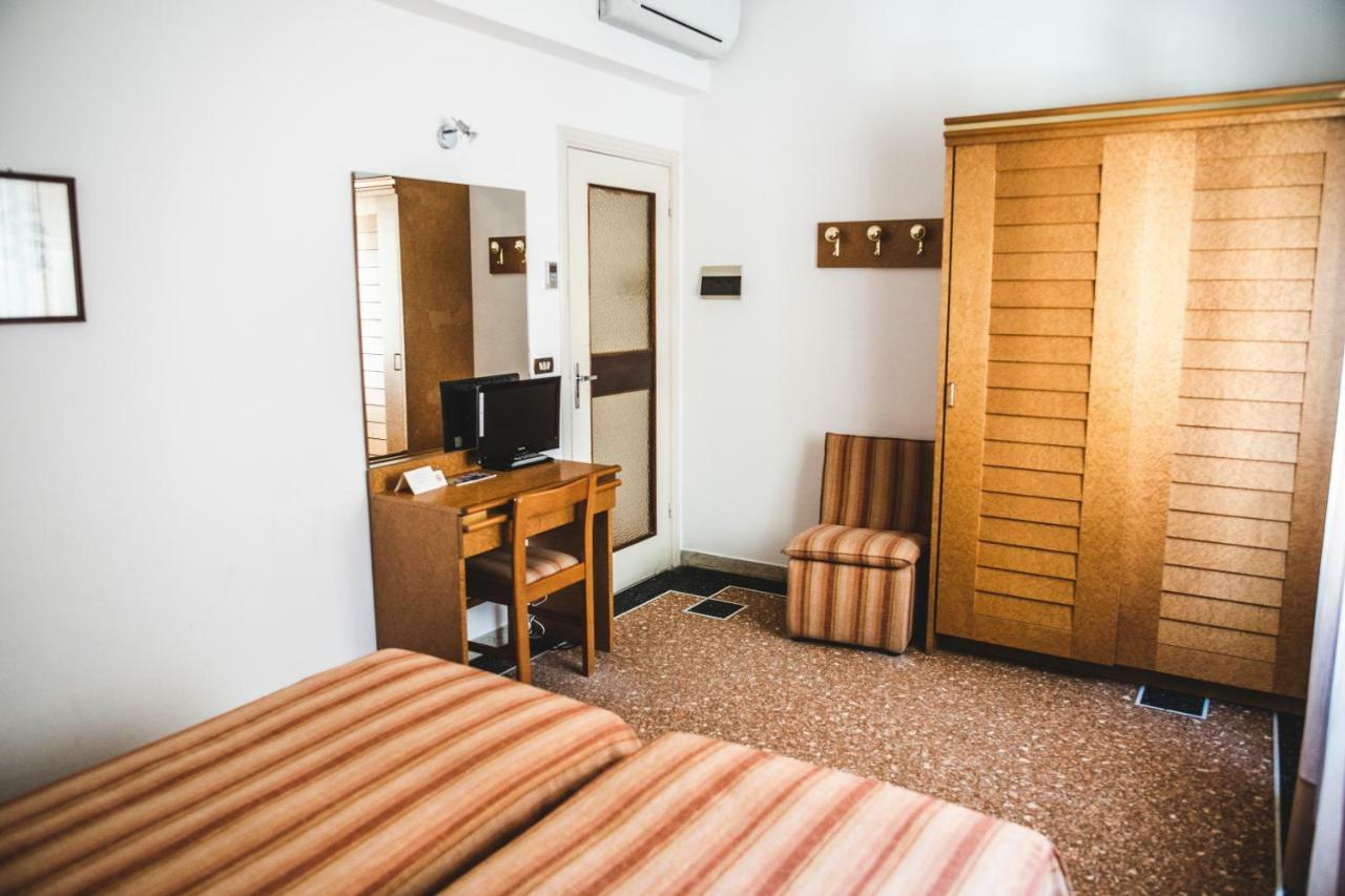 Hotel West End Alassio Esterno foto