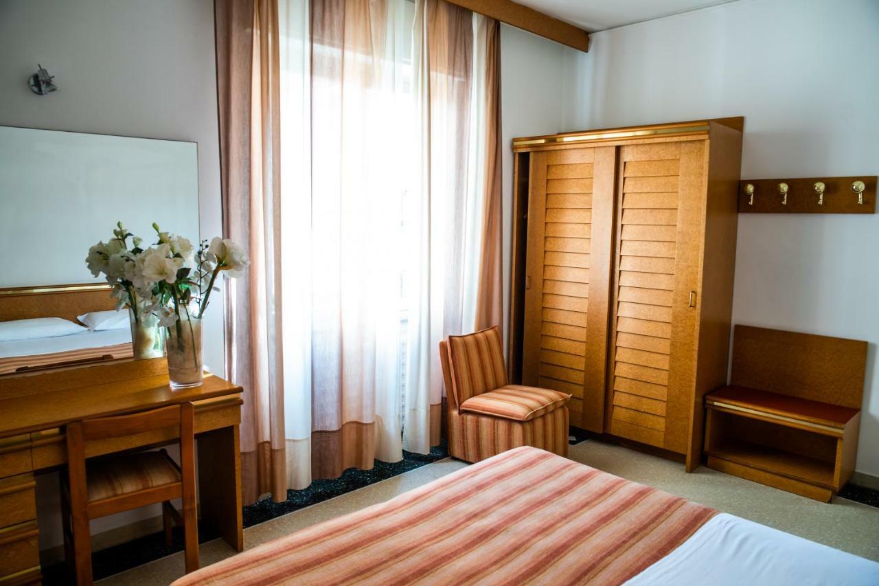 Hotel West End Alassio Esterno foto
