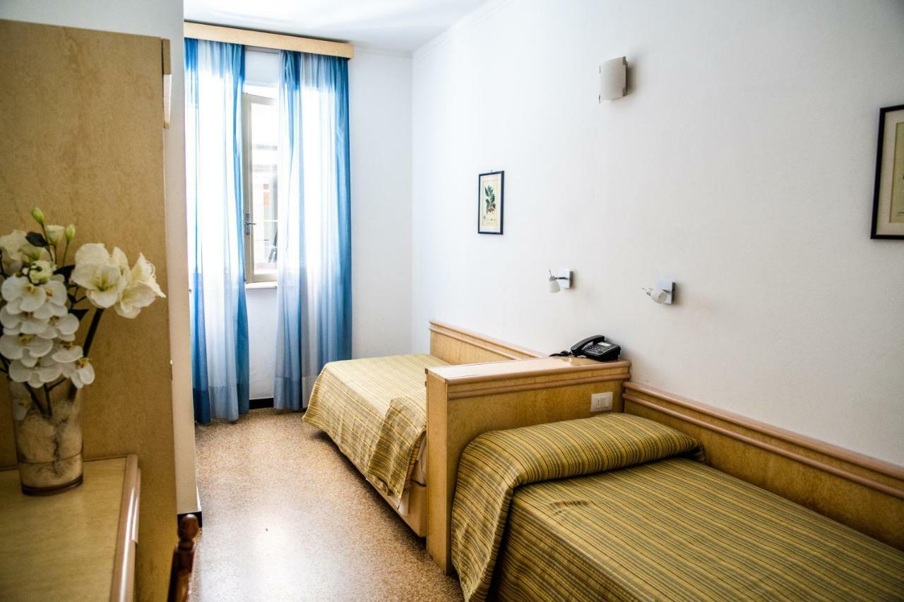 Hotel West End Alassio Esterno foto