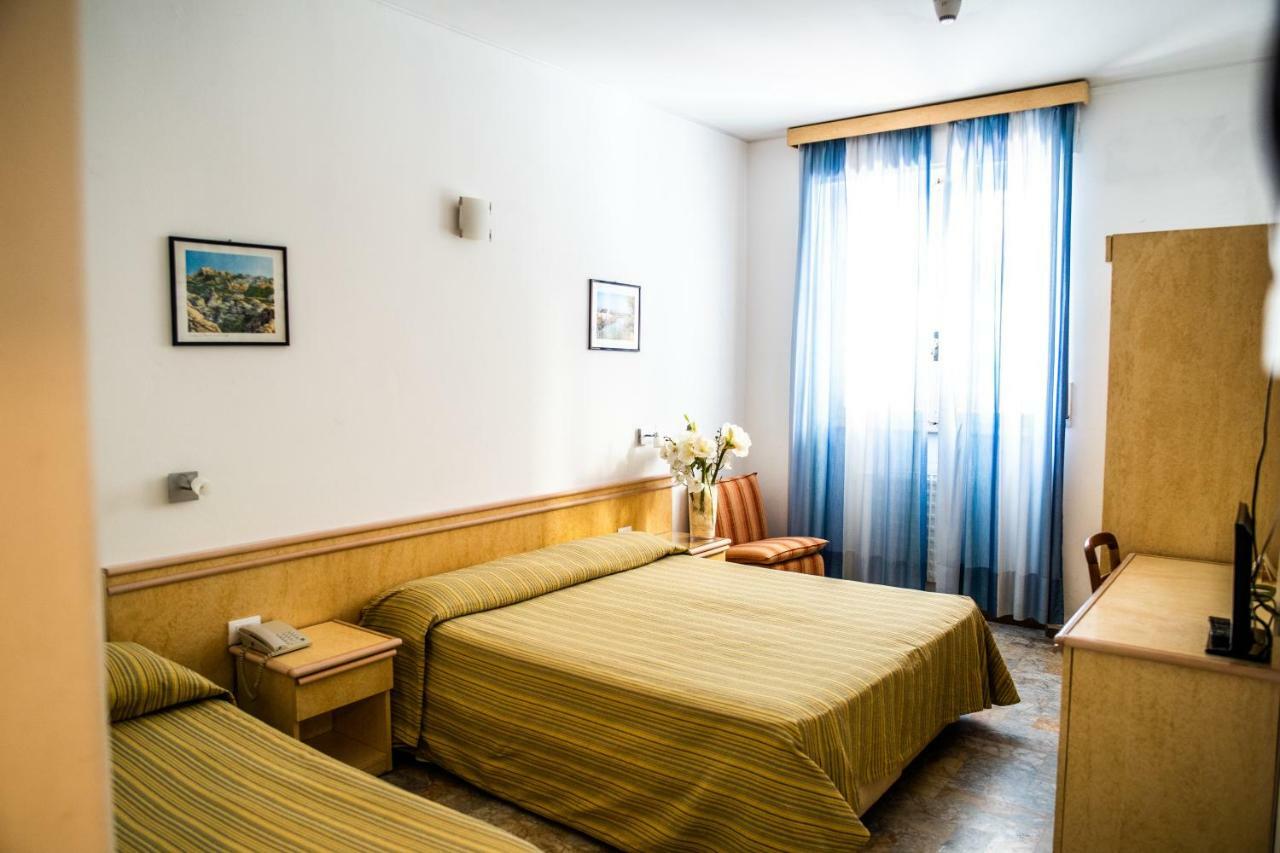 Hotel West End Alassio Esterno foto