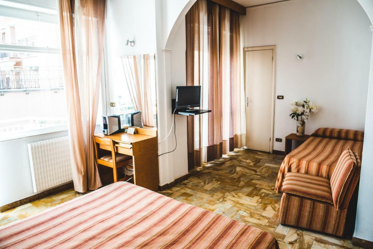 Hotel West End Alassio Esterno foto