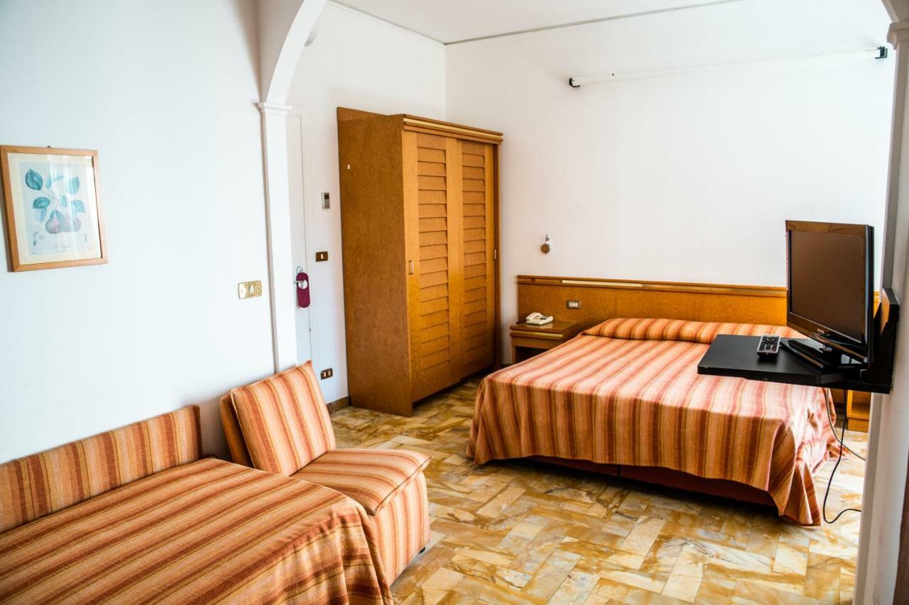 Hotel West End Alassio Esterno foto
