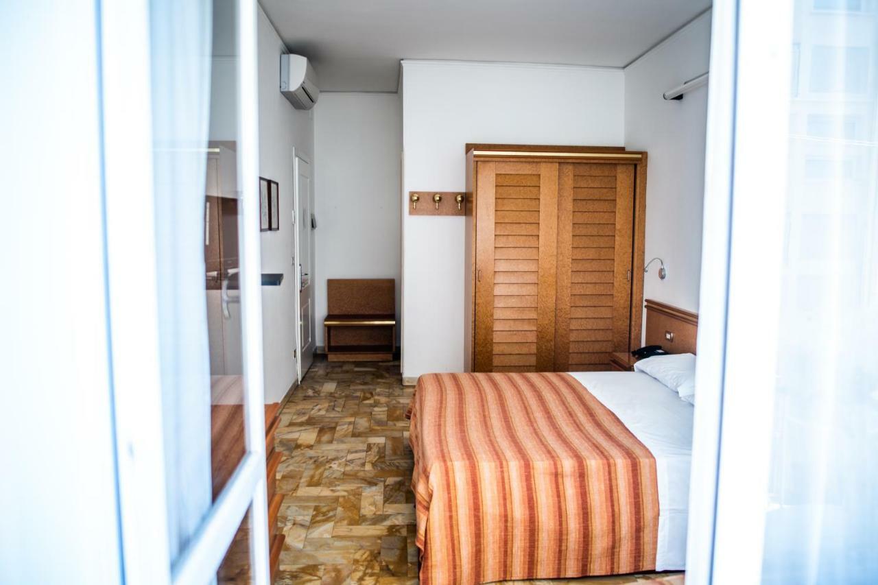Hotel West End Alassio Esterno foto