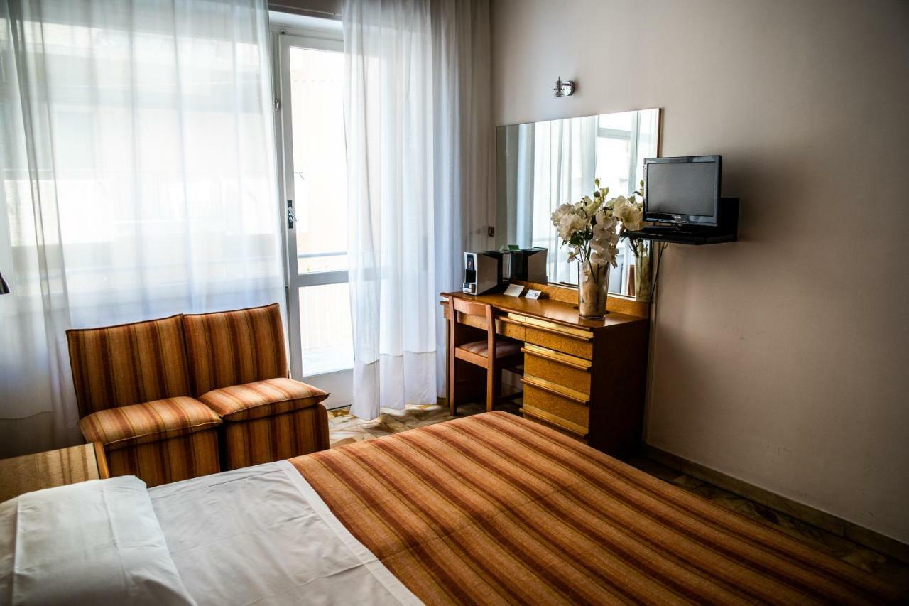Hotel West End Alassio Esterno foto