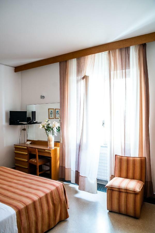 Hotel West End Alassio Esterno foto