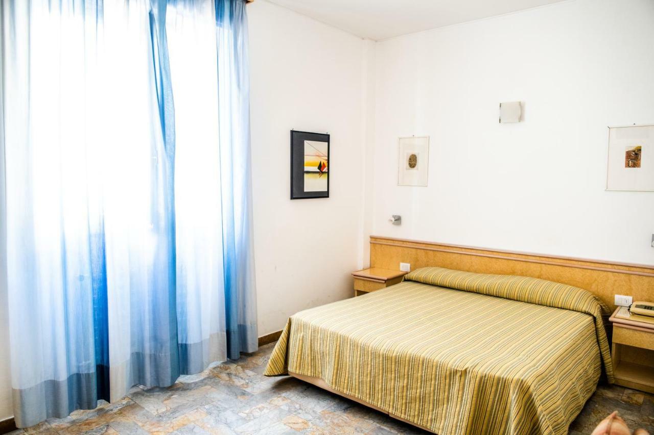 Hotel West End Alassio Esterno foto