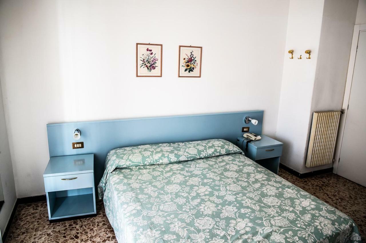 Hotel West End Alassio Esterno foto