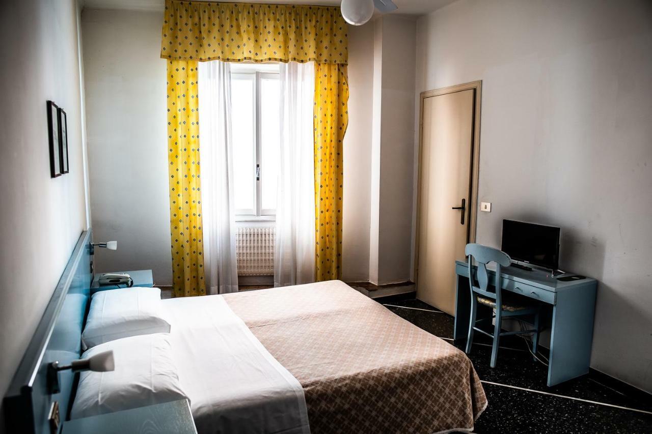Hotel West End Alassio Esterno foto