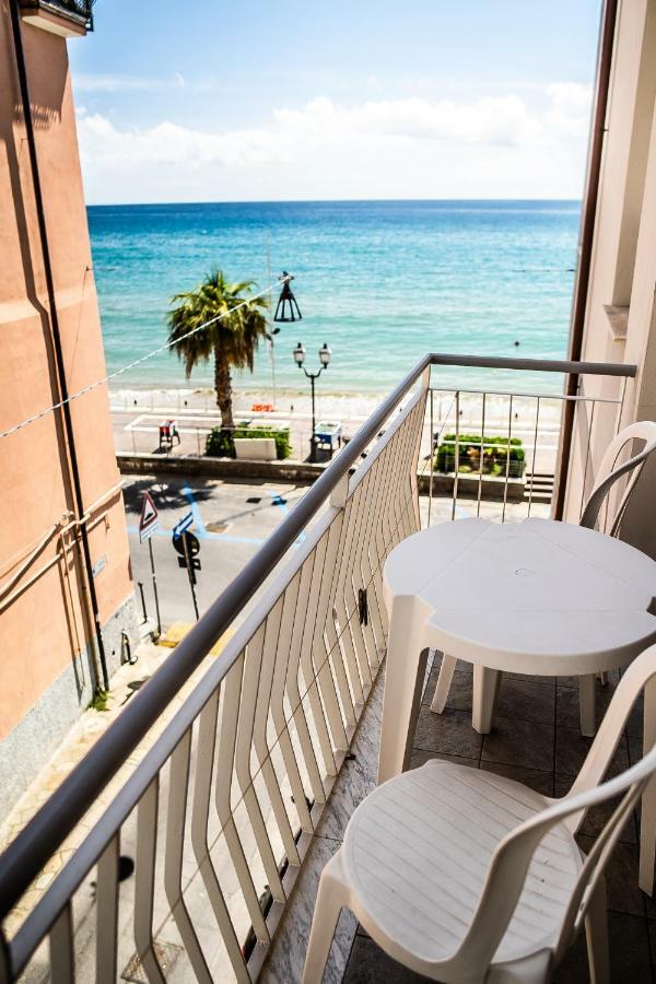 Hotel West End Alassio Esterno foto