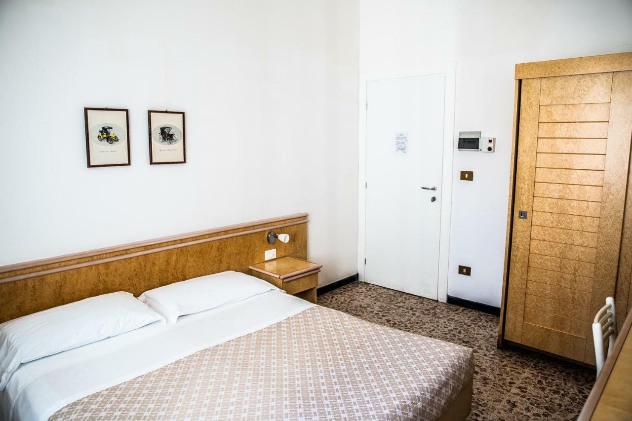 Hotel West End Alassio Esterno foto