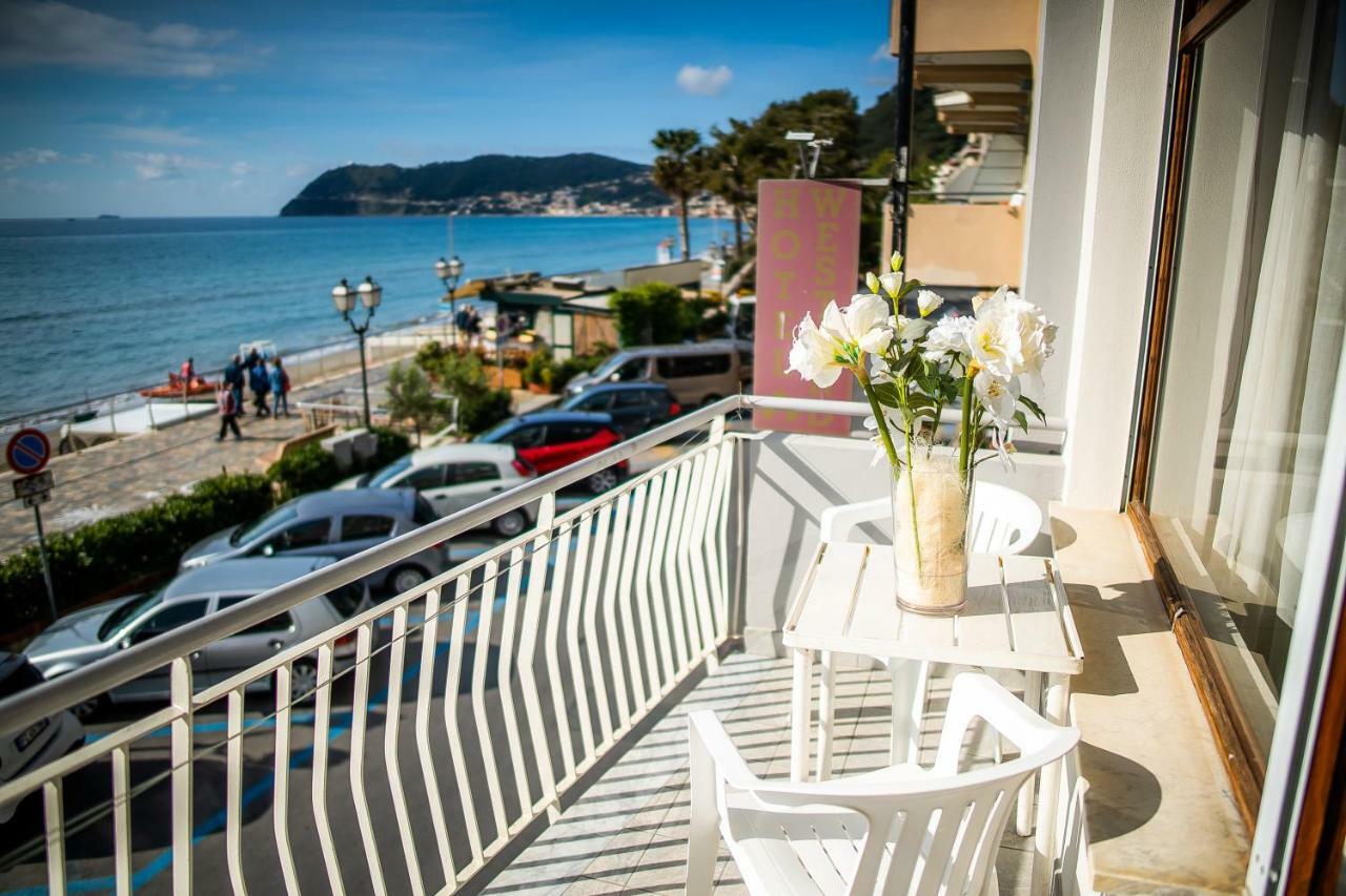 Hotel West End Alassio Esterno foto