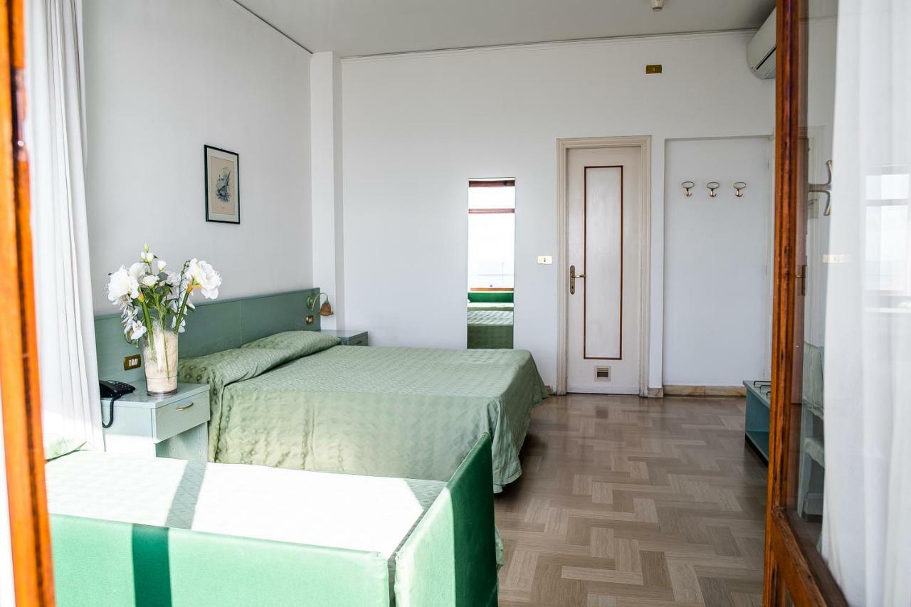 Hotel West End Alassio Esterno foto