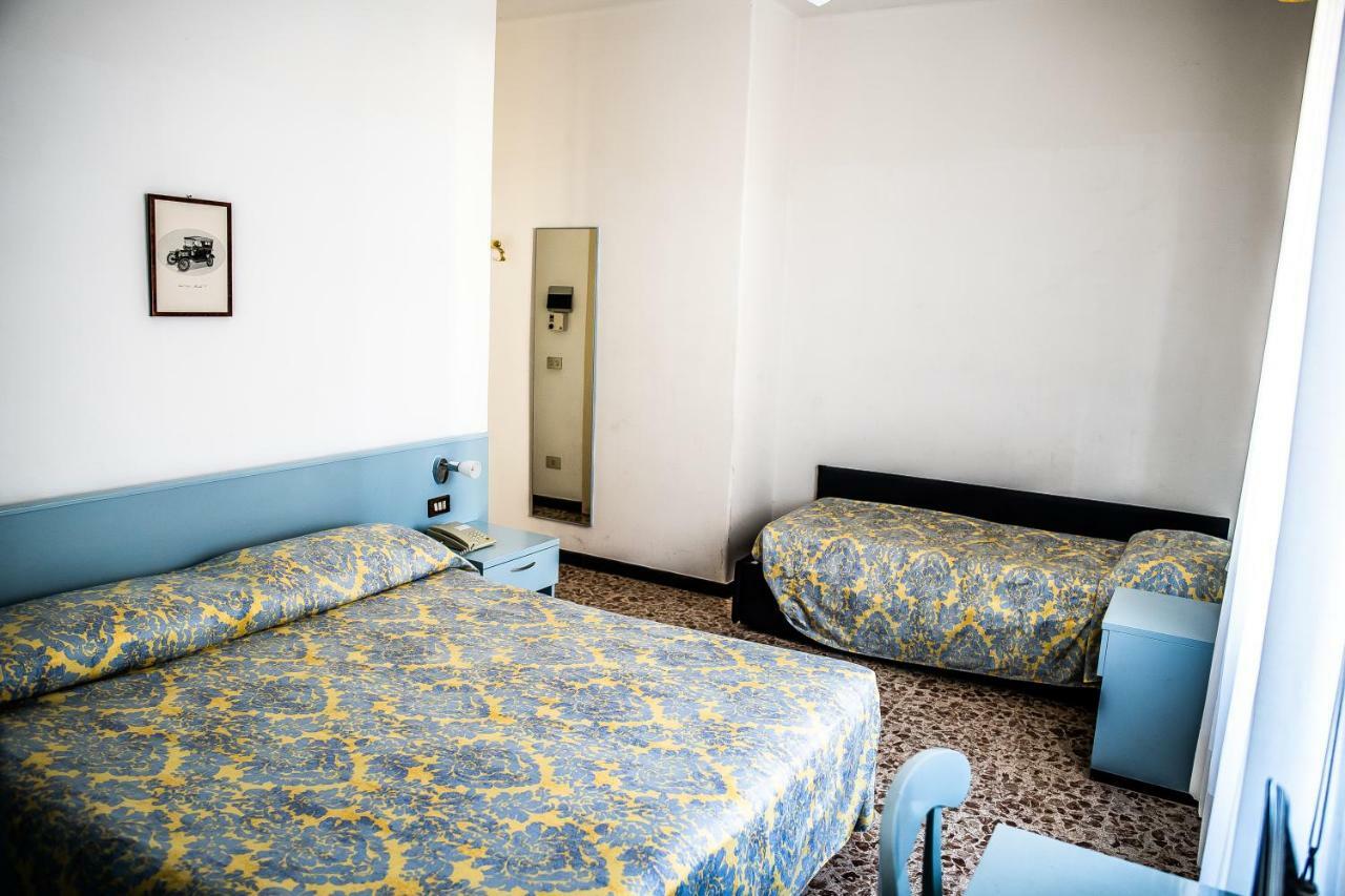 Hotel West End Alassio Esterno foto