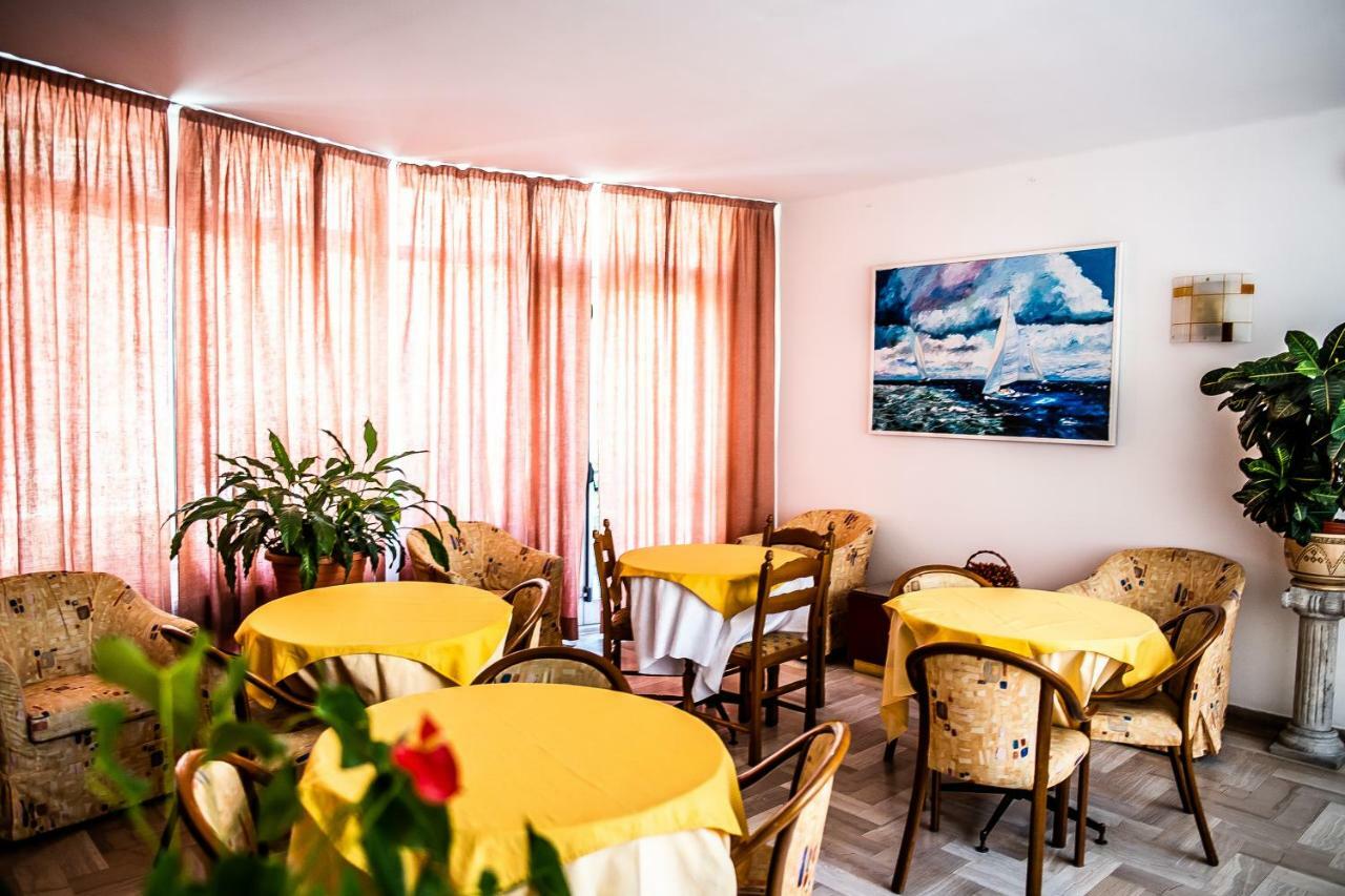 Hotel West End Alassio Esterno foto