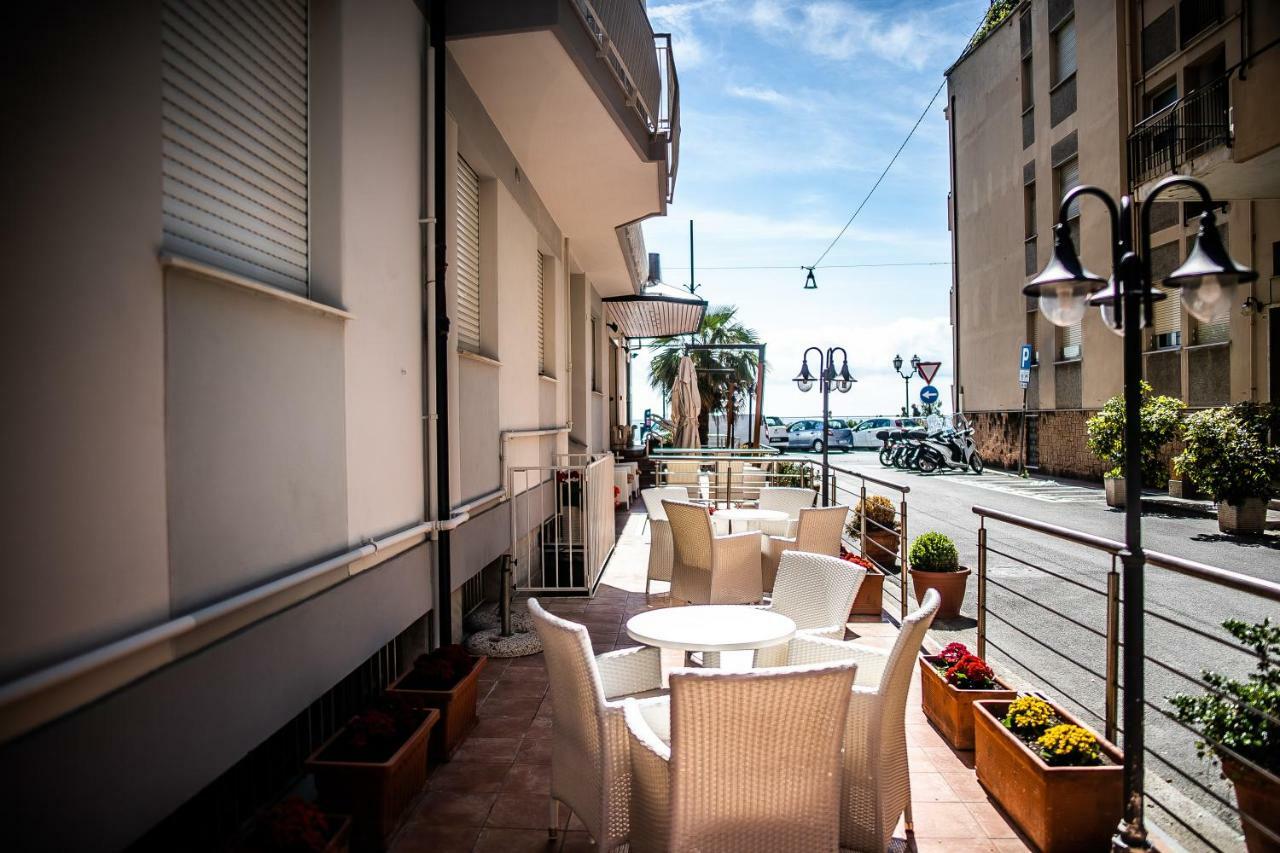Hotel West End Alassio Esterno foto